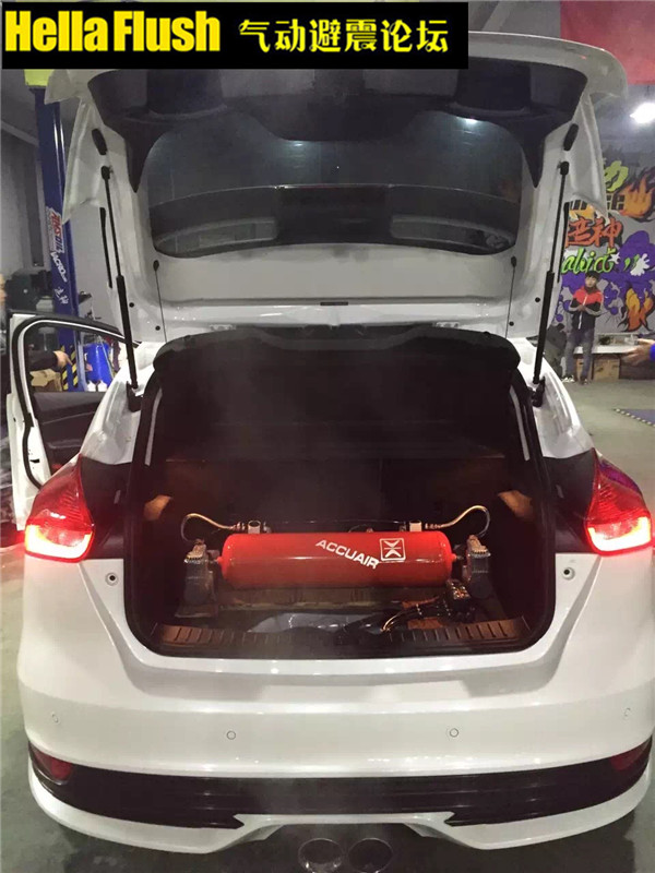 福克斯改装HellaFlush风格空气避震-HellaFlush