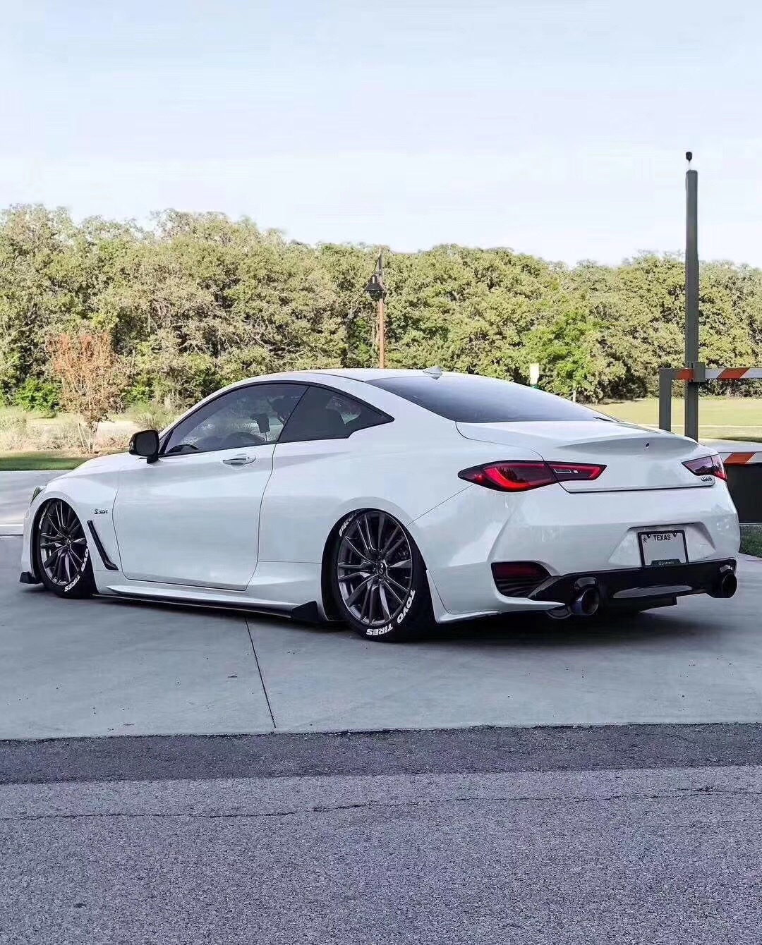 q60s英菲尼迪2020款,q60英菲尼迪 英菲尼迪q60s气动避震 空气悬挂贴地飞行 流行的改装风格