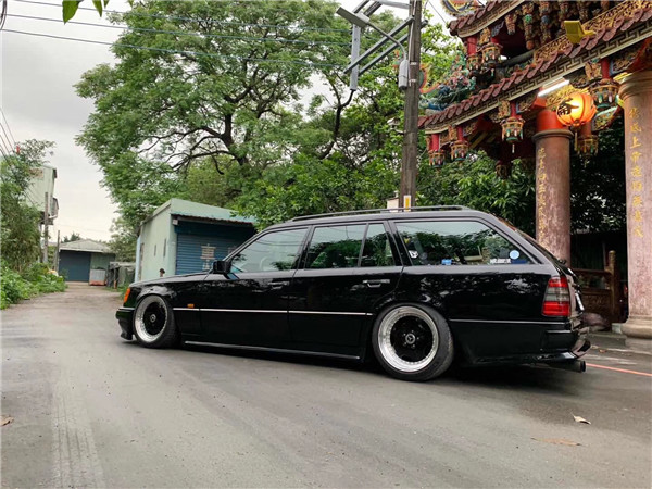 梅赛德斯奔驰w124"300te旅行车改装airbft气动避震尽显王者风范!